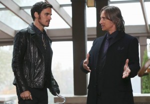 Once Upon S4 Ep11_hook-gold