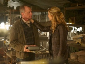 Rachel Matheson (Elizabeth Mitchell) and her father Gene Porter (Stephen Collins) determine that the Patriot are spreading the disease deliberately